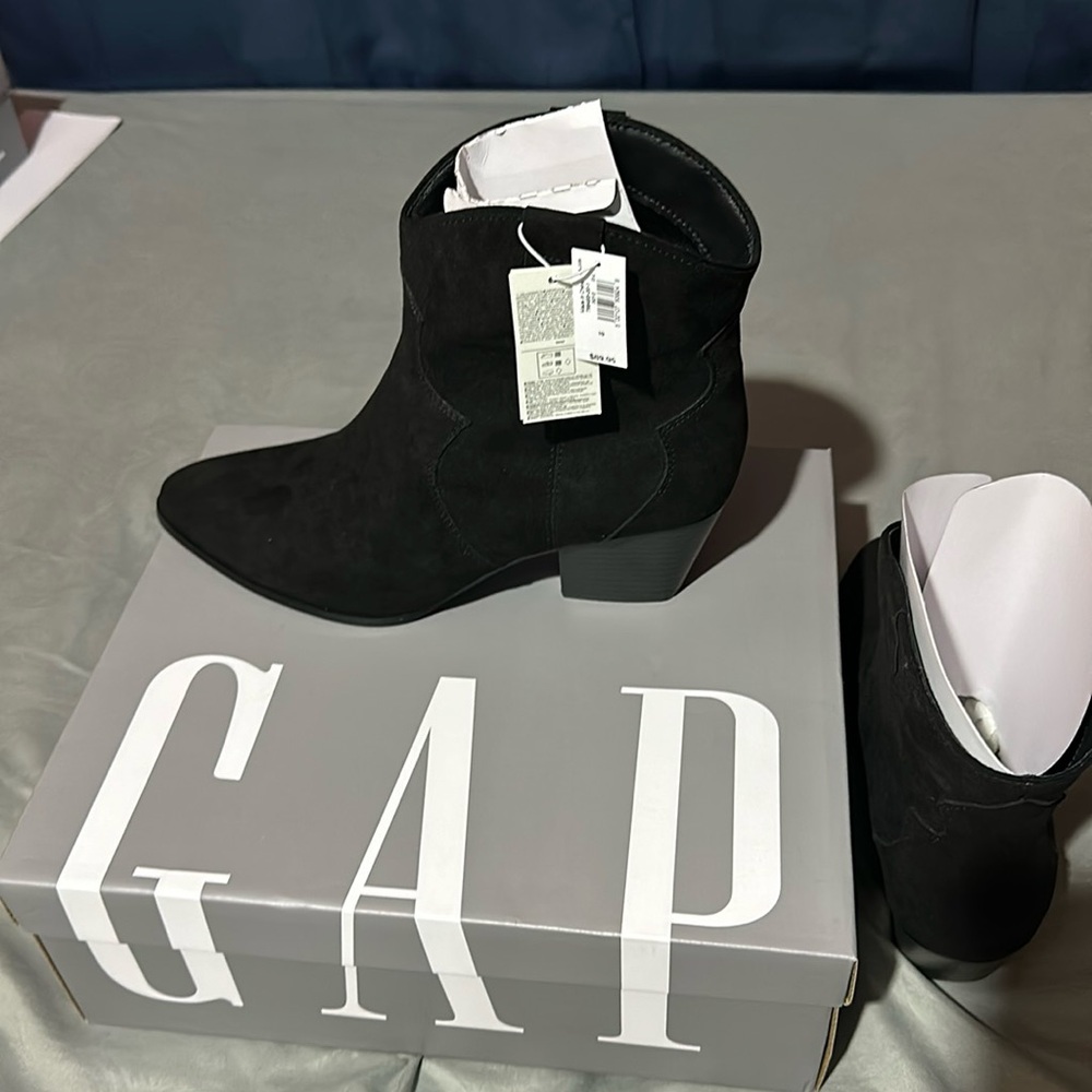 NWT Gap Ankle Western Boots